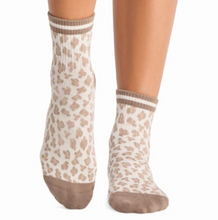Load image into Gallery viewer, Tavi Aria - Leopard Sand